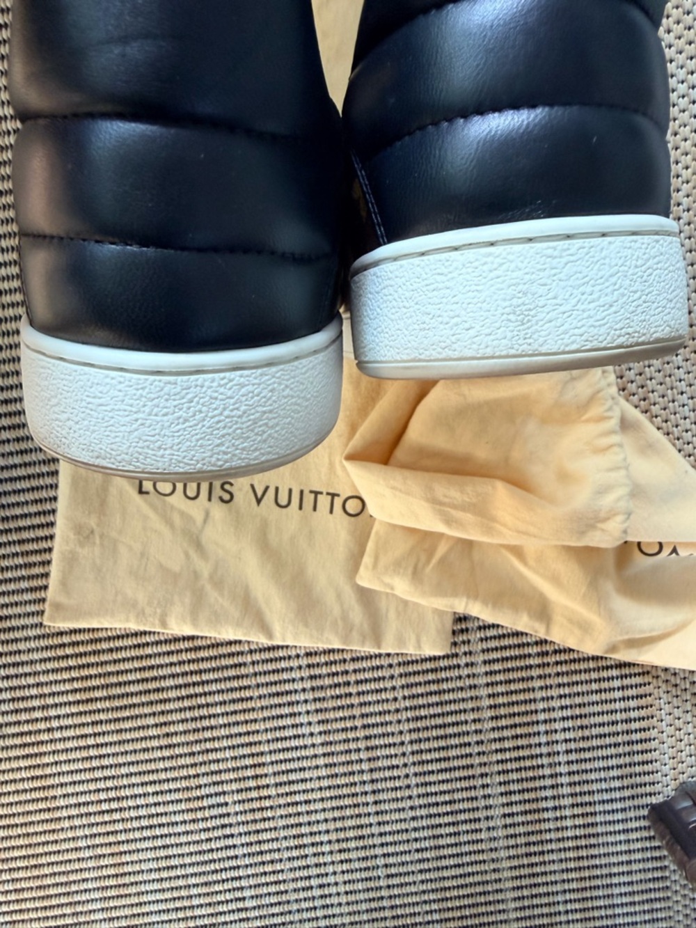 Louis Vuitton Brown Monogram Men’s Low-Top Sneakers with Black Laces - Picture 5 of 14